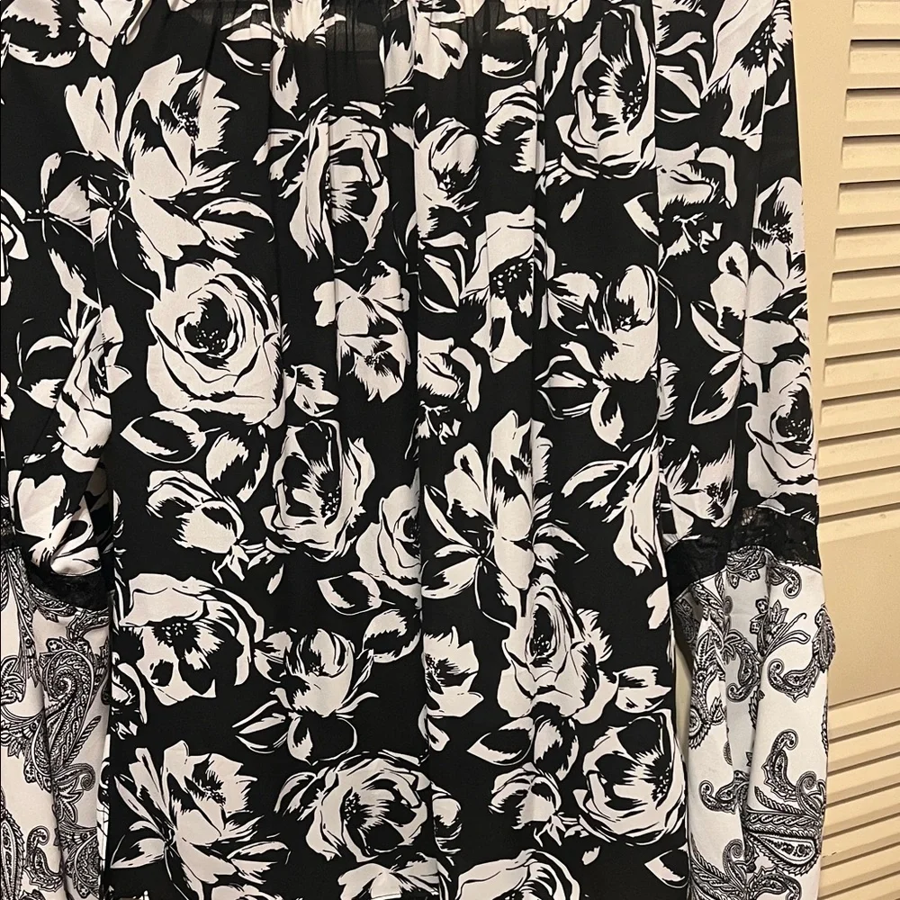 White House Black Market Black and White Floral Off-Shoulder Blouse - Picture 9 of 11